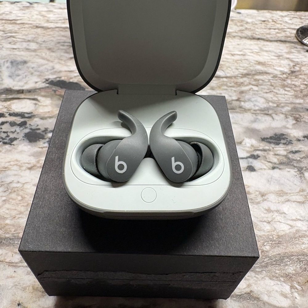 Beats Wireless Earbuds in Gray